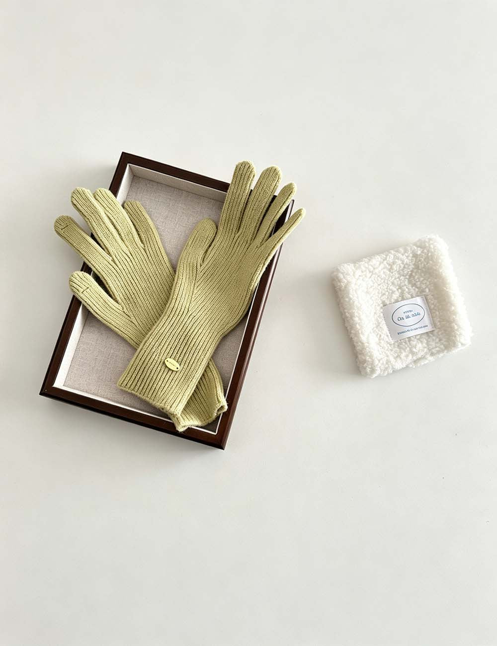 Ladies Minimalist Ribbed Knit Full Finger Gloves