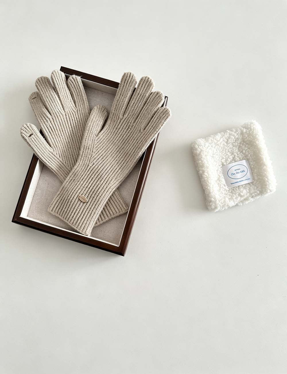 Ladies Minimalist Ribbed Knit Full Finger Gloves